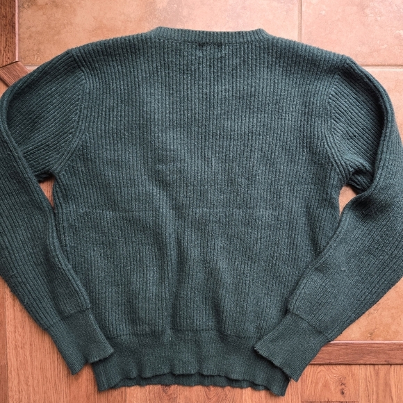superdown Revolve Ribbed V-Neck Emerald Green Raquel Sweater Size Medium - Picture 4 of 5